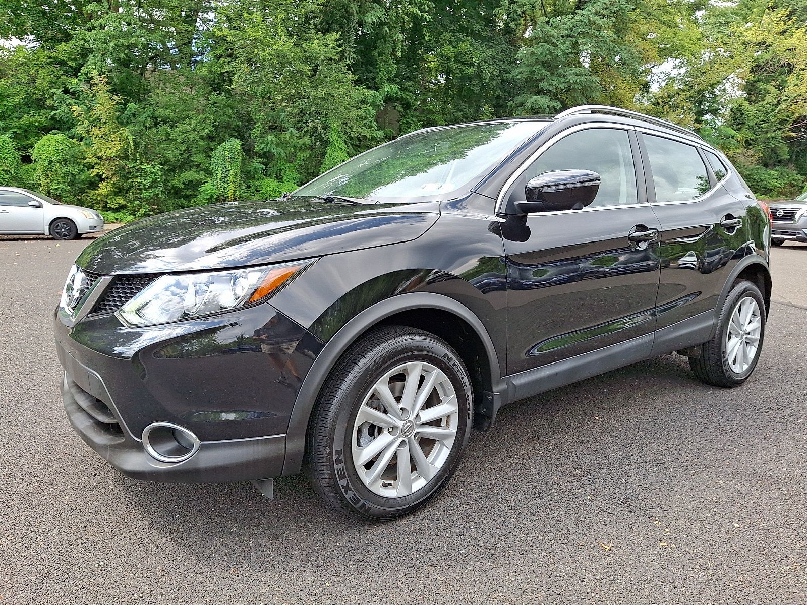 Certified 2017 Nissan Rogue Sport SV w/ SV Premium Package FWD image 3