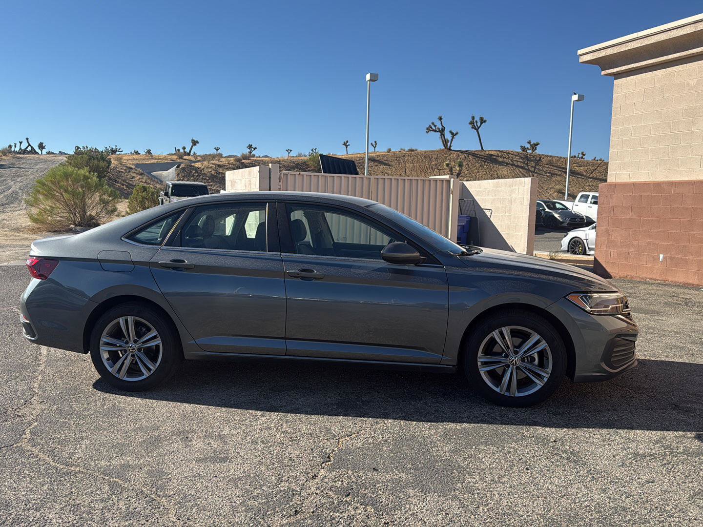 Used 2024 Volkswagen Jetta SE FWD image 4