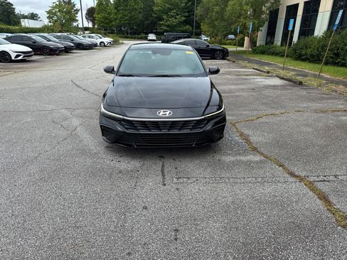 Used 2025 Hyundai Elantra Sport FWD image 7