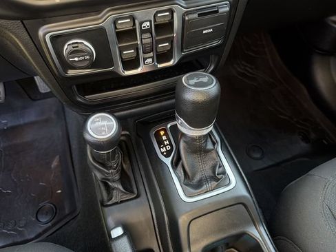 Used 2022 Jeep Wrangler Unlimited Sport AWD/4WD image 22