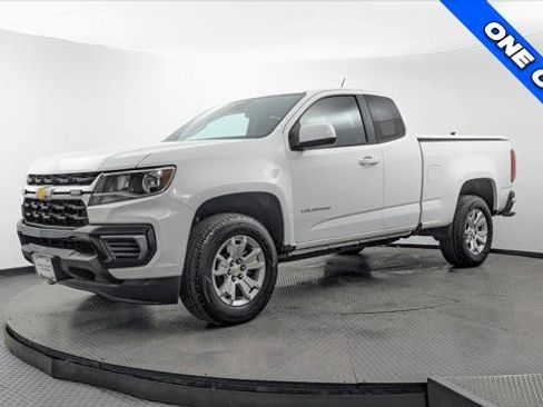 Used 2022 Chevrolet Colorado LT w/ Fleet Safety Package RWD image 2