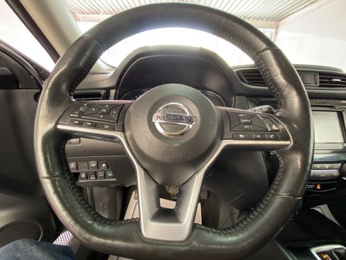 Used 2018 Nissan Rogue SV w/ Premium Package image 30