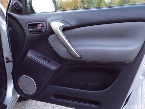 Used 2004 Toyota RAV4 4WD image 19