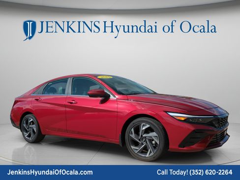 Used 2025 Hyundai Elantra SEL FWD image 1