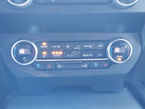 Used 2021 Ford Expedition Max XLT image 19