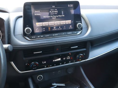 Used 2023 Nissan Rogue SV w/ SV Premium B Package FWD image 7