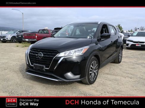 Used 2021 Nissan Kicks SV image 1