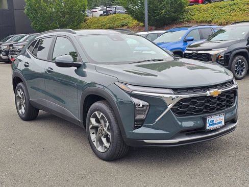 New 2026 Chevrolet Trax LT w/ Driver Confidence Package image 3