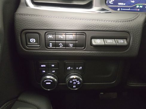 Certified 2024 GMC Yukon Denali image 30