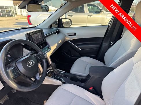 Used 2022 Toyota Corolla Cross L image 7