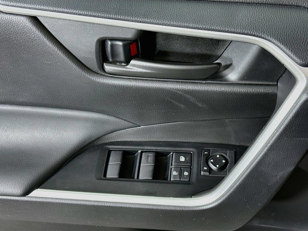 Certified 2025 Toyota RAV4 LE AWD/4WD image 23