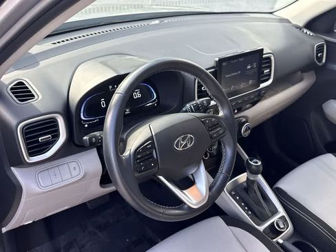 Used 2024 Hyundai Venue SEL FWD image 13