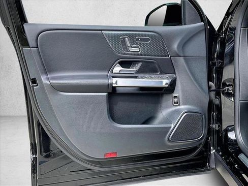 Used 2025 Mercedes-Benz GLB 250 image 18