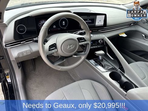 Used 2025 Hyundai Elantra SEL FWD image 39