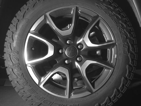Used 2025 Jeep Compass Trailhawk AWD/4WD image 15