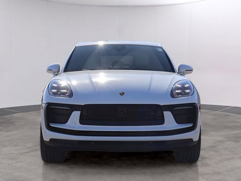 Certified 2024 Porsche Macan image 12