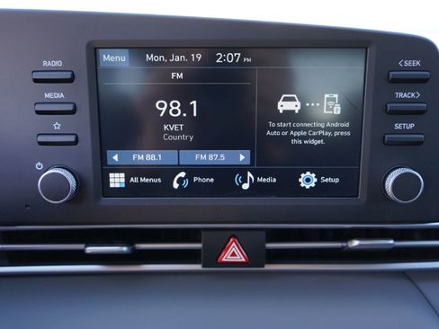 Used 2025 Hyundai Elantra SE image 14