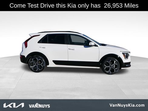 Used 2023 Kia Niro EX Touring image 2