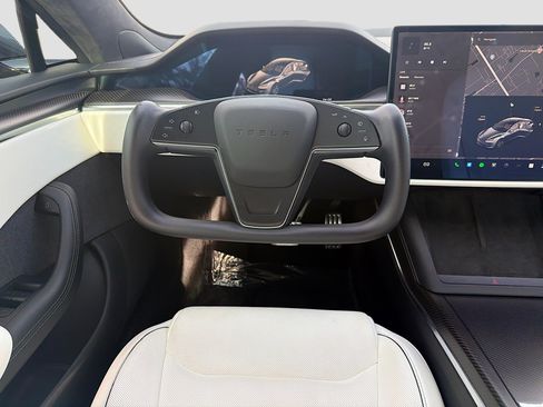 Used 2022 Tesla Model S Plaid image 18