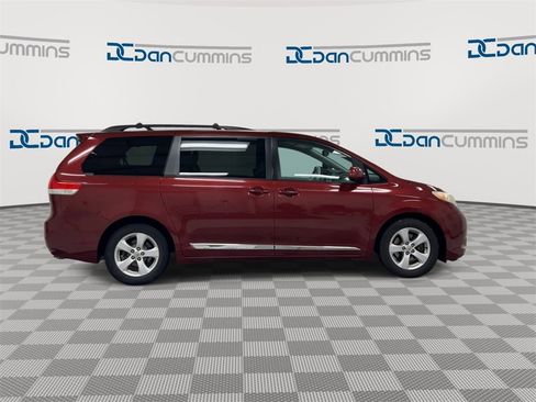 Used 2011 Toyota Sienna LE image 9