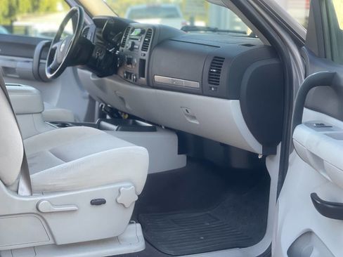 Used 2007 Chevrolet Silverado 2500 LT w/ 2LT Audio Package image 13