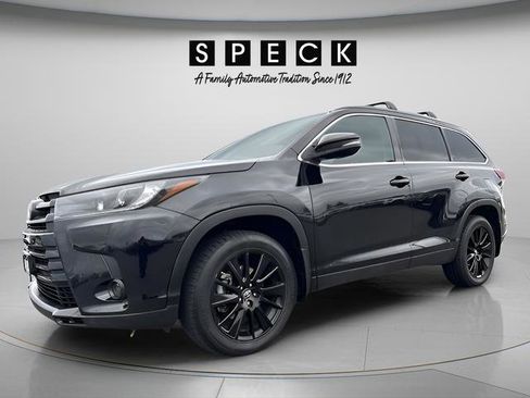 Used 2019 Toyota Highlander SE image 1