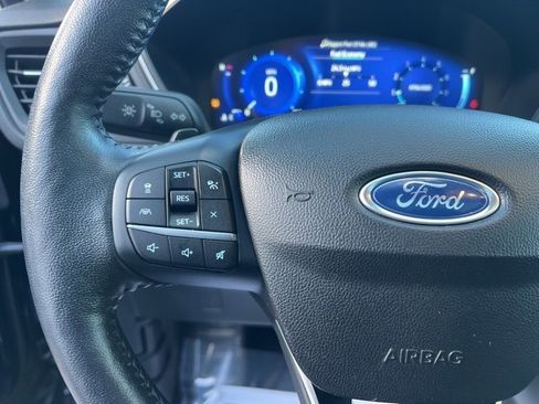 Used 2020 Ford Escape Titanium image 28