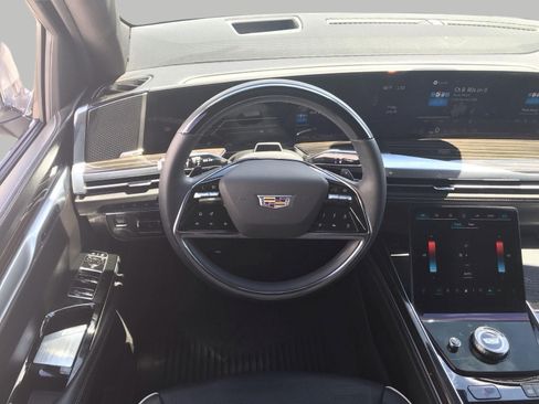 Certified 2025 Cadillac Escalade ESV Premium Luxury AWD/4WD image 5