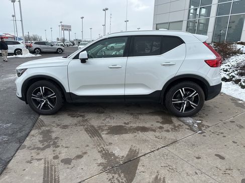 Certified 2025 Volvo XC40 B5 Core image 8