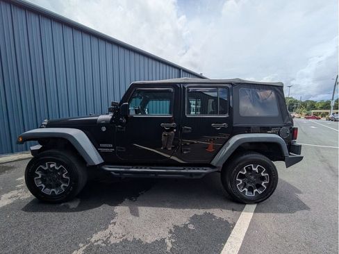 Used 2017 Jeep Wrangler Unlimited Sport w/ Connectivity Group AWD/4WD image 9