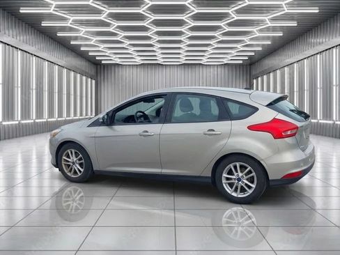 Used 2016 Ford Focus SE FWD image 2