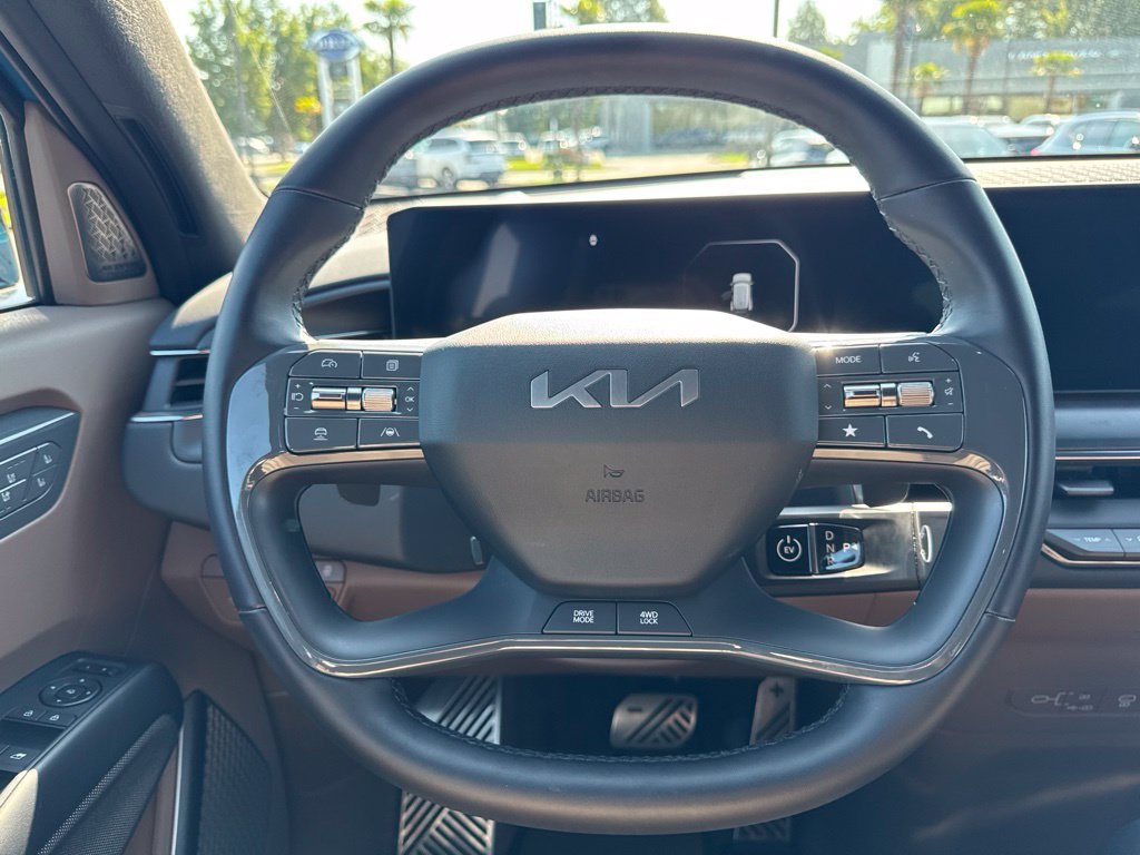 Used 2024 Kia EV9 GT-Line AWD/4WD image 25