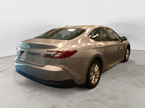 Used 2025 Toyota Camry LE image 5