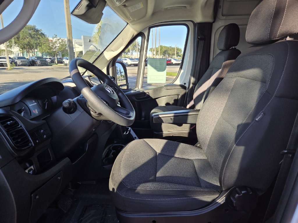 Used 2025 RAM ProMaster 2500 w/ Convenience Group FWD image 10