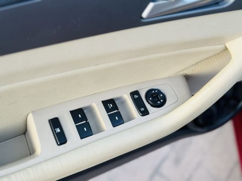 Used 2015 Hyundai Sonata SE w/ Option Group 02 image 17