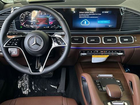New 2026 Mercedes-Benz GLS 450 4MATIC image 25