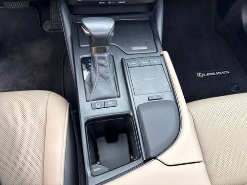 Used 2020 Lexus ES 300h w/ Premium Package FWD image 17