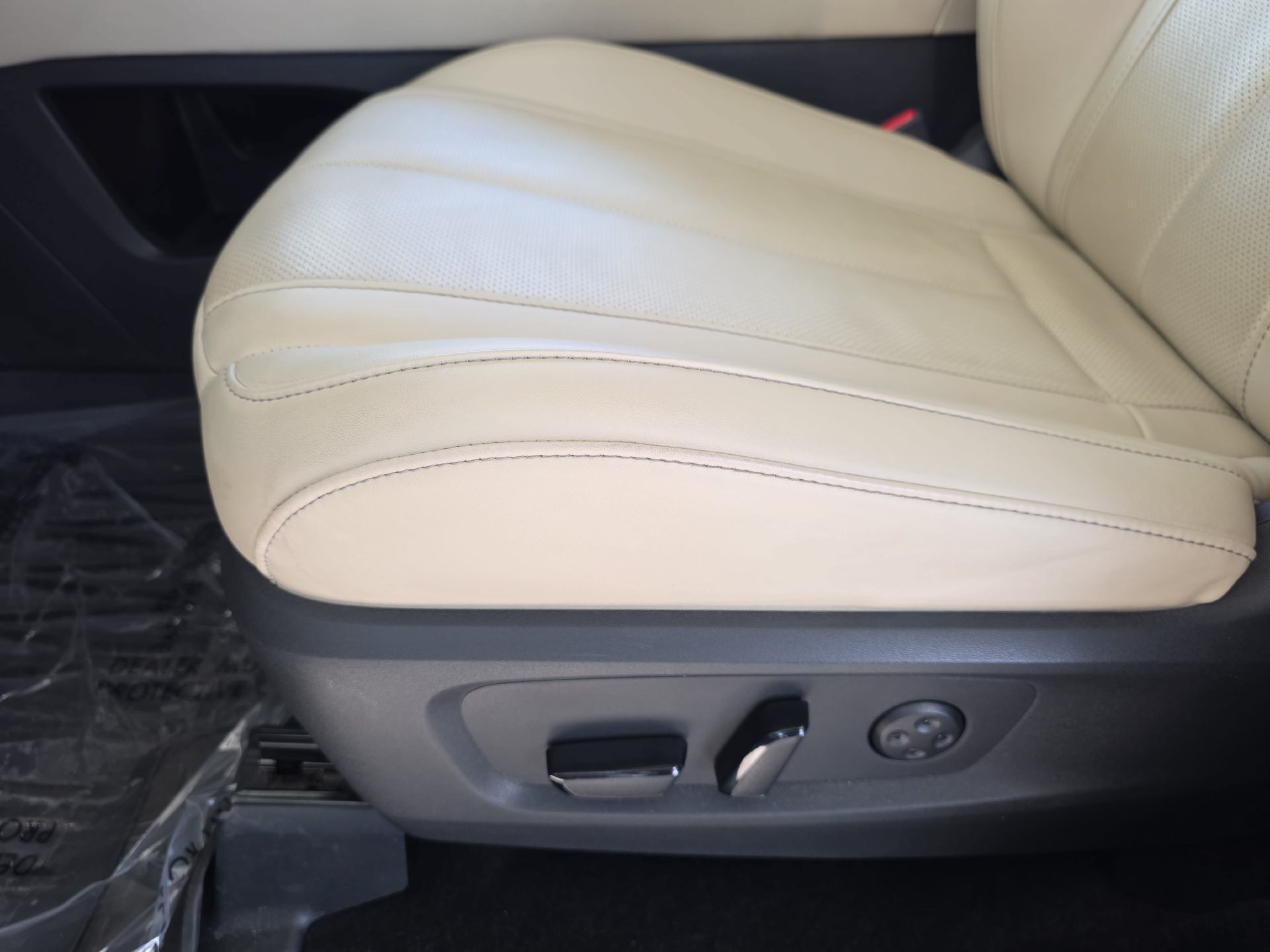 Certified 2024 INFINITI QX60 Luxe w/ Performance Audio Package FWD image 28