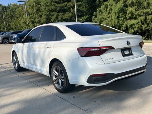 Used 2024 Volkswagen Jetta SE FWD image 7