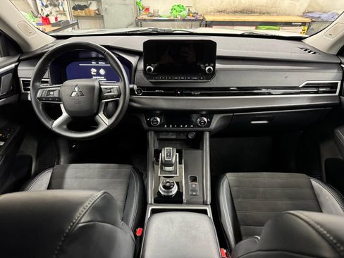 Used 2024 Mitsubishi Outlander SE image 17