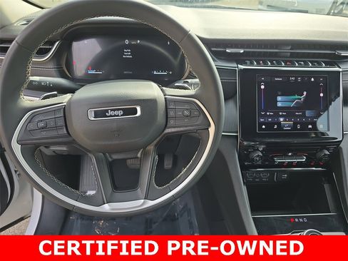 Used 2023 Jeep Grand Cherokee Laredo image 16