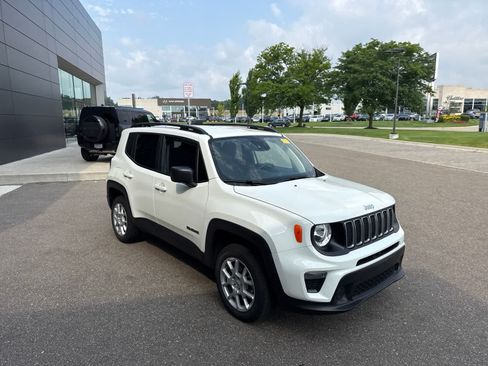 Used 2022 Jeep Renegade Sport w/ Sport Appearance Group AWD/4WD image 7