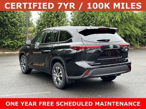 Used 2022 Toyota Highlander XLE AWD/4WD image 4