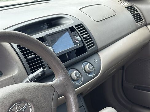 Used 2005 Toyota Camry LE FWD image 32