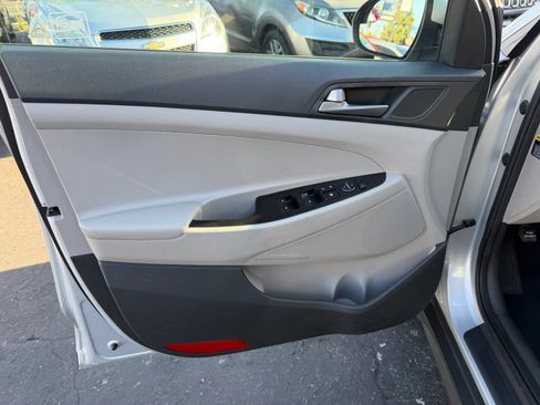 Used 2017 Hyundai Tucson SE FWD image 9