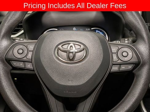 Used 2025 Toyota RAV4 XLE AWD/4WD image 17