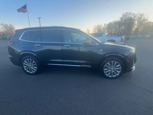 Used 2023 Cadillac XT6 Premium Luxury w/ Technology Package AWD/4WD image 9