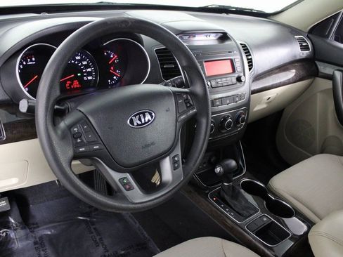 Used 2014 Kia Sorento LX image 14