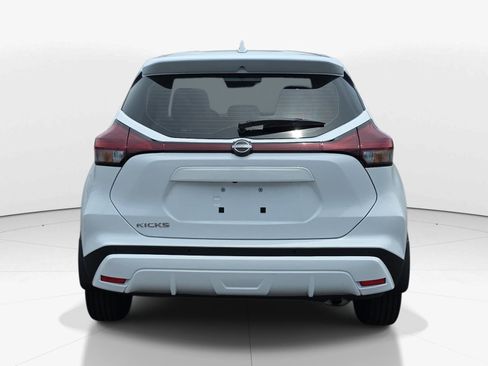 Used 2022 Nissan Kicks S w/ Interior Electronics Package FWD image 5
