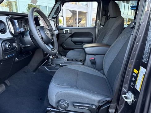 Used 2024 Jeep Wrangler Unlimited AWD/4WD image 9